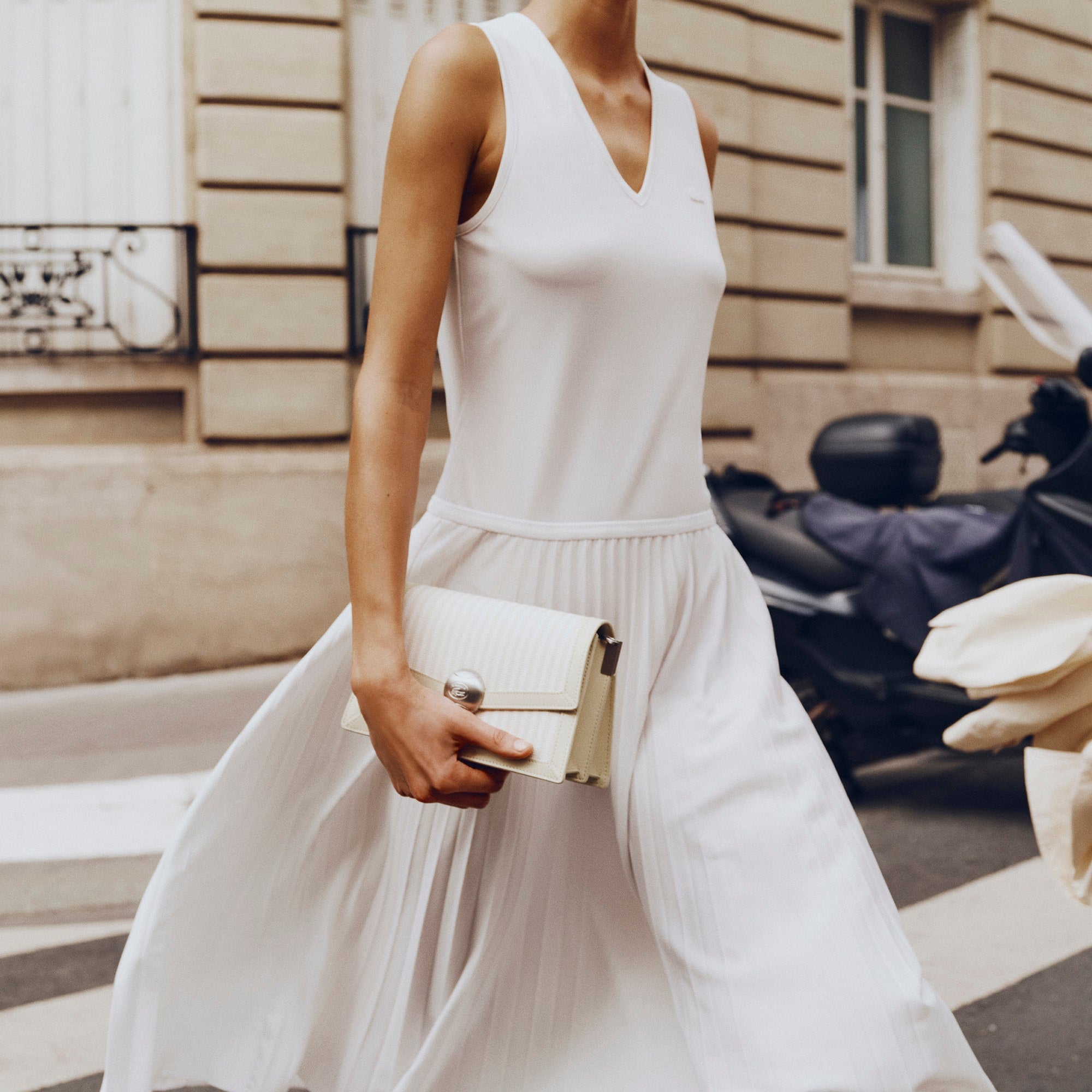 Long Sleeveless Pleated Dress - White